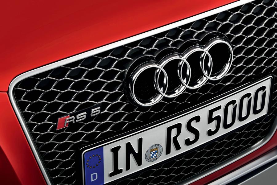 Логотип Audi RS5 Coupe 2010 года  (WW) (фото 32 из 66)